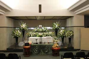 ファミリーホール港南台、南部斎場家族葬プラン・生花祭壇設置例
